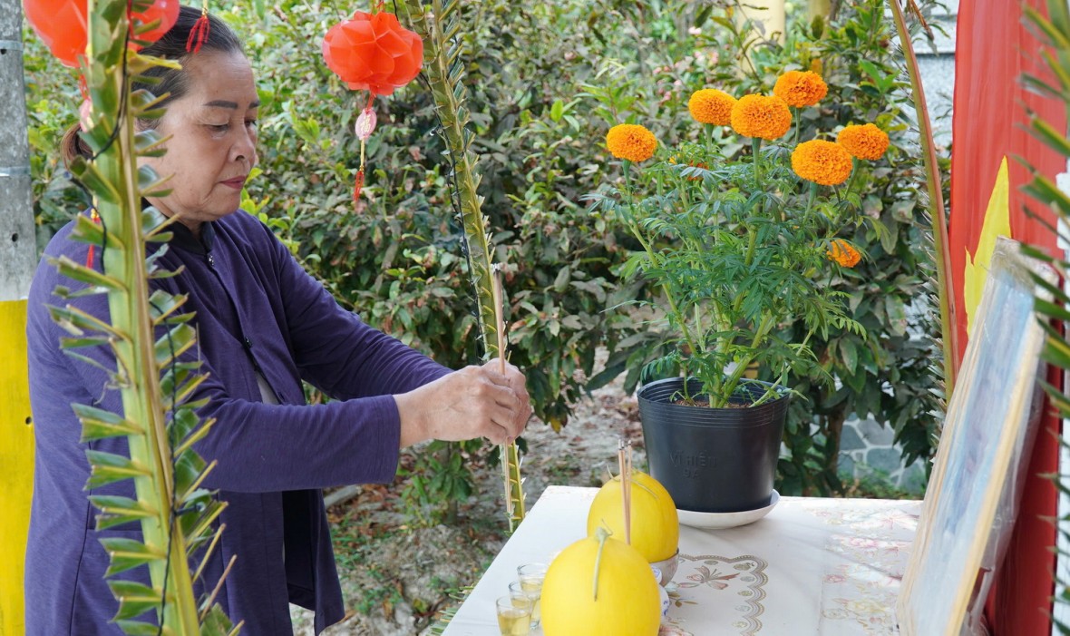 Bàn thờ Tổ quốc – Nét đẹp văn hóa thiêng liêng mỗi độ Tết đến Xuân về Bàn thờ Tổ quốc – Nét đẹp văn hóa thiêng liêng mỗi độ Tết đến Xuân về