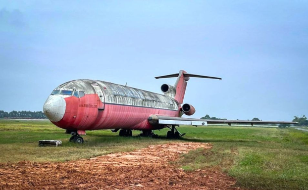 Chiếc Boeing 727-200 thuộc Hãng hàng không Royal Khmer Airlines. Ảnh: CNQ.