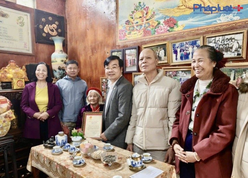 Đảng bộ, chính quyền xã Đại Thanh thăm hỏi, tặng quà các đối tượng chính sách dịp Tết Nguyên đán Đảng bộ, chính quyền xã Đại Thanh thăm hỏi, tặng quà các đối tượng chính sách dịp Tết Nguyên đán