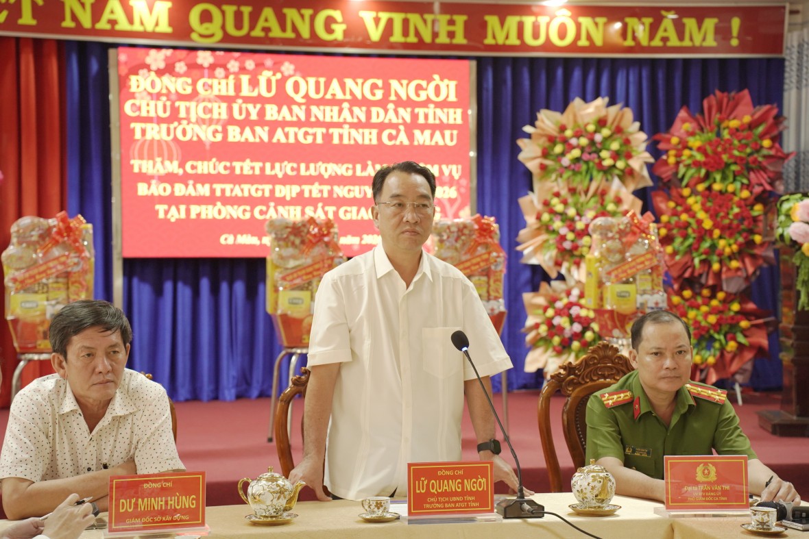 Chủ tịch Cà Mau thăm, chúc Tết lực lượng làm nhiệm vụ bảo đảm TTATGT