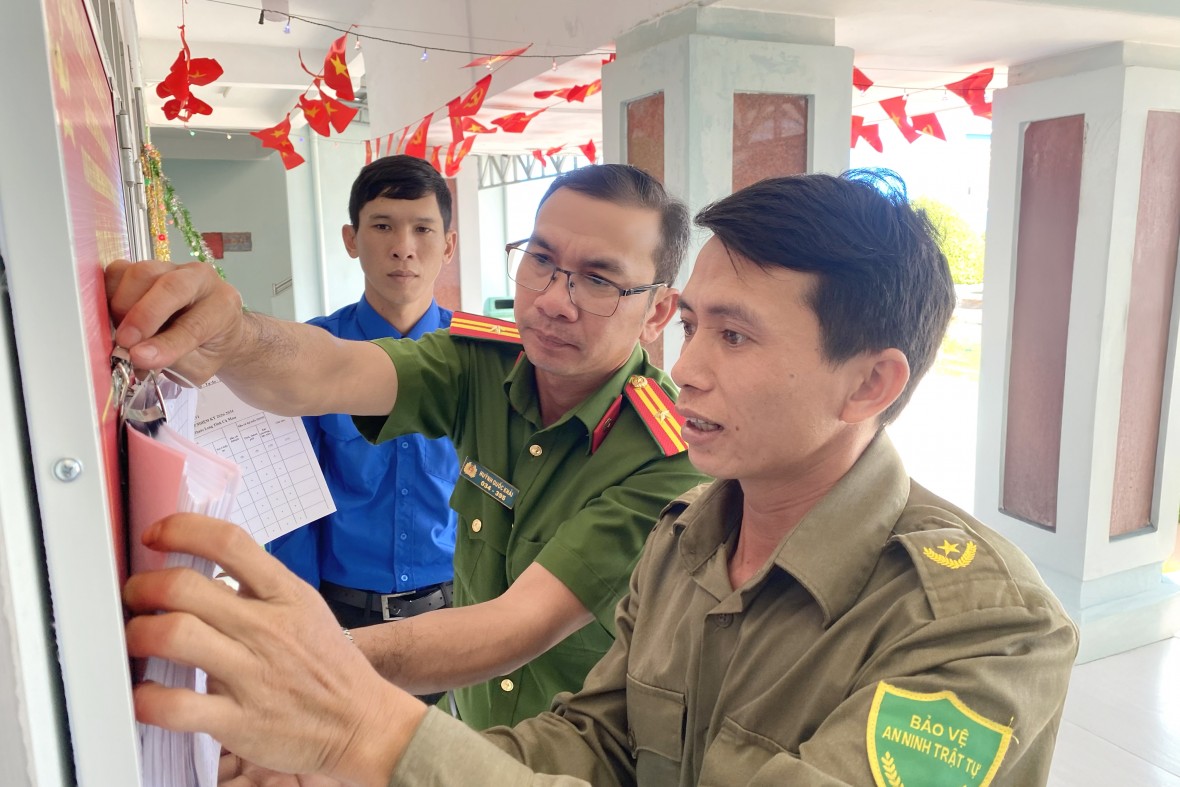 Cà Mau: Công khai danh sách cử tri, bảo đảm dân chủ, đập tan mọi luận điệu xuyên tạc Cà Mau: Công khai danh sách cử tri, bảo đảm dân chủ, đập tan mọi luận điệu xuyên tạc