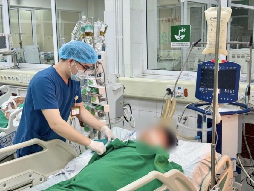 Nôn gần 1 lít máu, người đàn ông nguy kịch vì nghiện rượu kéo dài.