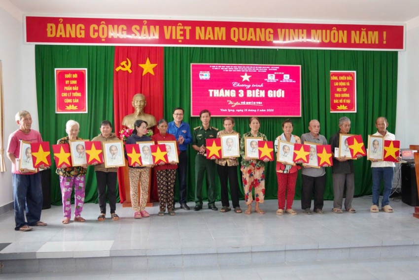 Sôi nổi Chương trình “Tháng 3 biên giới” tại Đồn Biên phòng Cửa khẩu cảng Giao Long