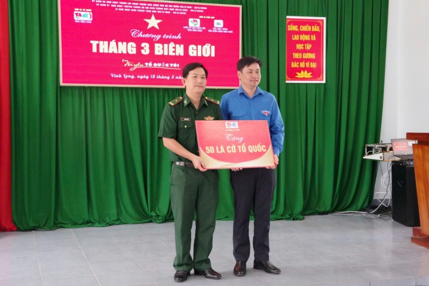 Sôi nổi Chương trình “Tháng 3 biên giới” tại Đồn Biên phòng Cửa khẩu cảng Giao Long