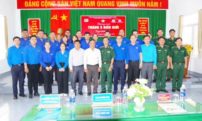 Sôi nổi Chương trình “Tháng 3 biên giới” tại Đồn Biên phòng Cửa khẩu cảng Giao Long