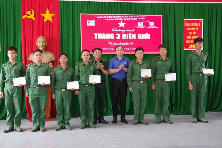 Sôi nổi Chương trình “Tháng 3 biên giới” tại Đồn Biên phòng Cửa khẩu cảng Giao Long