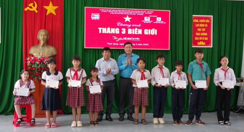 Sôi nổi Chương trình “Tháng 3 biên giới” tại Đồn Biên phòng Cửa khẩu cảng Giao Long