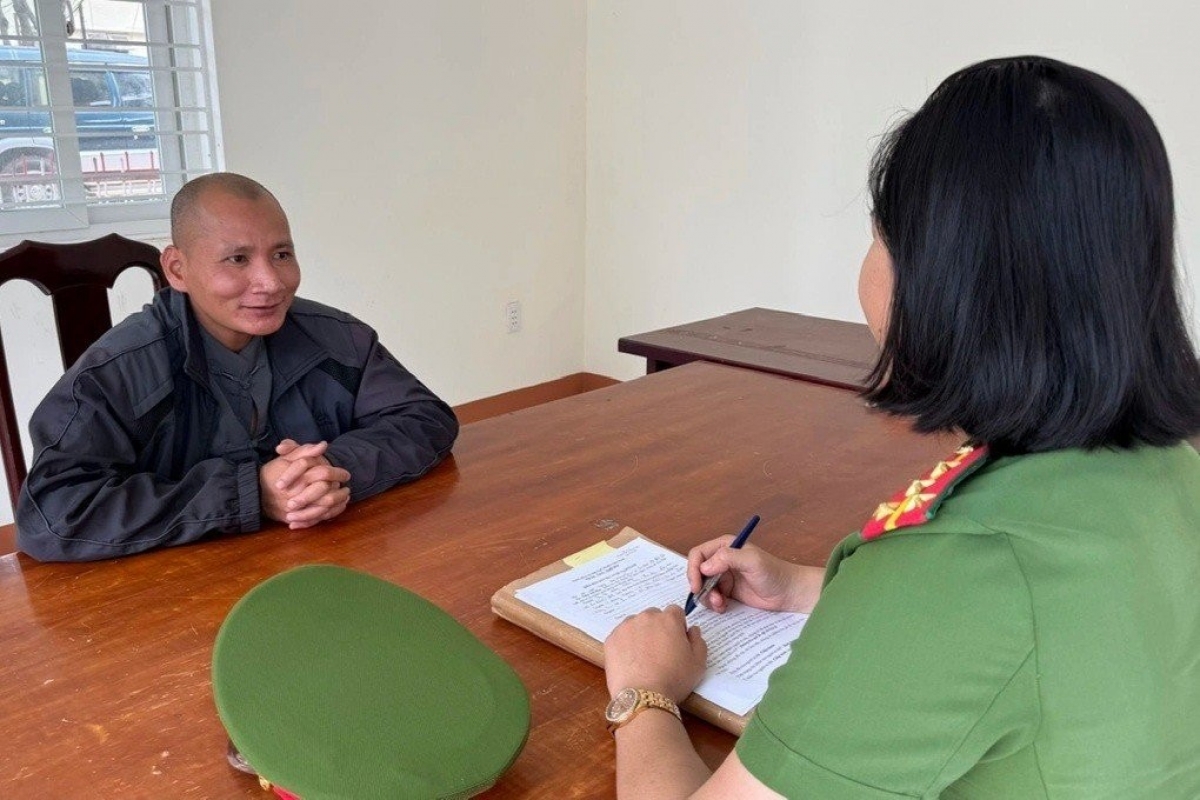 Bắt tạm giam kẻ đồi bại, hiếp dâm con gái khuyết tật của chủ nhà ngay trong tiệc rượu