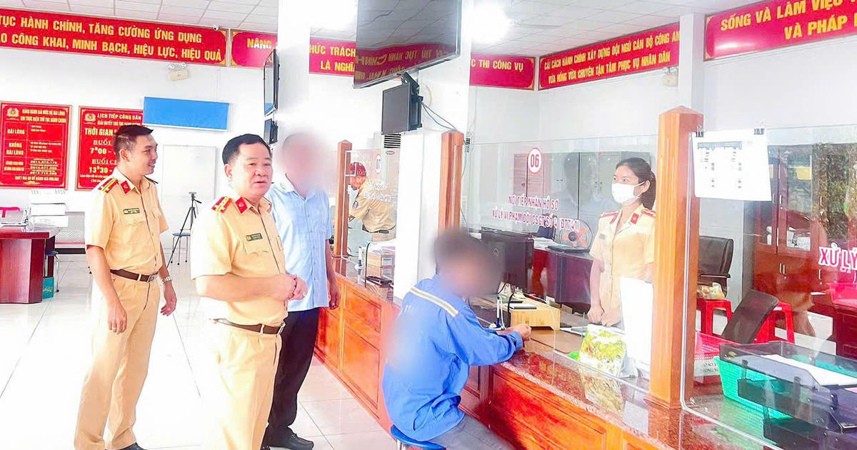 Lãnh đạo Phòng CSGT Công an thành phố Đồng Nai sâu sát cơ sở, động viên cán bộ, chiến sĩ