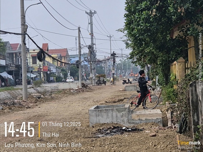 Quá trình đơn vị thi công hạng mục đường và cống thoát nước tại xóm 8, xã Phát Diệm.