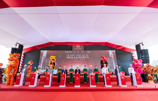 Đại diện Chủ đầu tư, Ch&iacute;nh quyền địa phương v&agrave; nhiều đối t&aacute;c, nh&agrave; thầu, ng&acirc;n h&agrave;ng c&ugrave;ng bấm n&uacute;t khởi c&ocirc;ng dự &aacute;n. &nbsp;