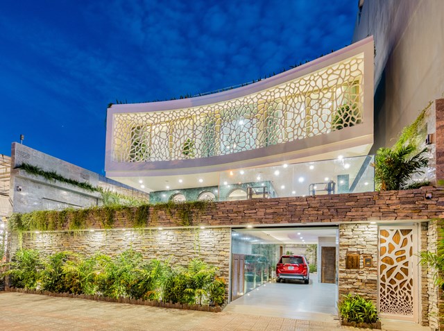 Biệt thự ở Đà Nẵng với kiến trúc "độc - lạ", lấy cảm hứng từ rạn san hô, tạo mặt tiền bắt mắt - Ảnh 1