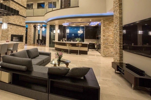 &nbsp;C&aacute;c kh&ocirc;ng gian trong biệt thự đều được b&agrave;i tr&iacute; nội thất sang trọng v&agrave; c&oacute; gi&aacute; trị cao, tinh tế.