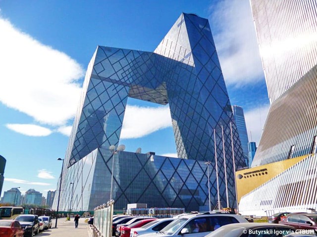 C&ocirc;ng ty kiến tr&uacute;c của H&agrave; Lan của hai kỹ sư Ole Scheeren v&agrave; Rem Koolhaas l&agrave; đơn vị gi&aacute;m s&aacute;t thi c&ocirc;ng v&agrave; chủ dự &aacute;n của c&ocirc;ng tr&igrave;nh.