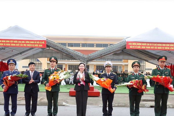 Đại tướng Nguyễn Tân Cương động viên các tân binh lên đường nhập ngũ tại Ninh Bình
