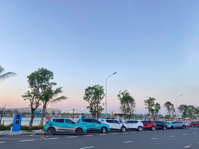 Đông Anh có trạm sạc V-Green kỷ lục với gần 200 cổng sạc ô tô, 1.000 cổng sạc xe máy điện - Ảnh 2