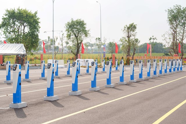Đông Anh có trạm sạc V-Green kỷ lục với gần 200 cổng sạc ô tô, 1.000 cổng sạc xe máy điện - Ảnh 8