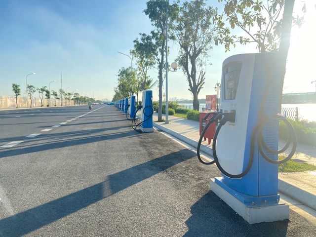 Đông Anh có trạm sạc V-Green kỷ lục với gần 200 cổng sạc ô tô, 1.000 cổng sạc xe máy điện - Ảnh 1