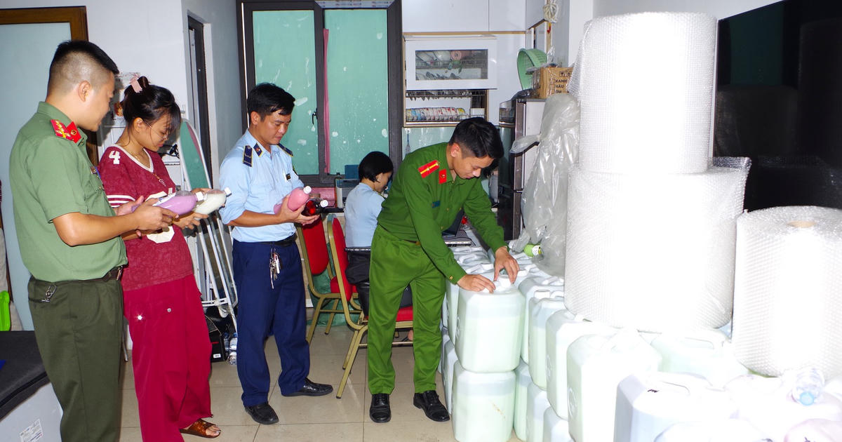 Phát hiện cơ sở kinh doanh số lượng khủng rượu 