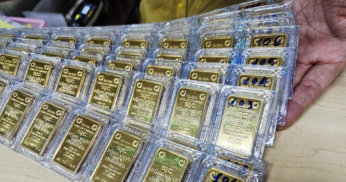 Giá vàng ngày 15/4: Vàng thế giới tăng khi đồng USD suy giảm, vàng miếng SJC tăng hơn 2 triệu đồng/lượng