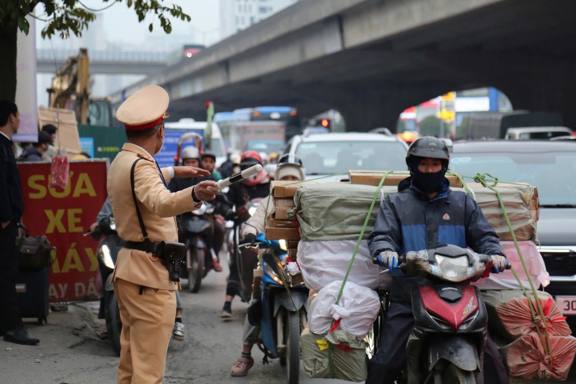 CSGT Hà Nội khuyến cáo người dân chủ động thời gian, lộ trình khi quay trở lại Thủ đô CSGT Hà Nội khuyến cáo người dân chủ động thời gian, lộ trình khi quay trở lại Thủ đô