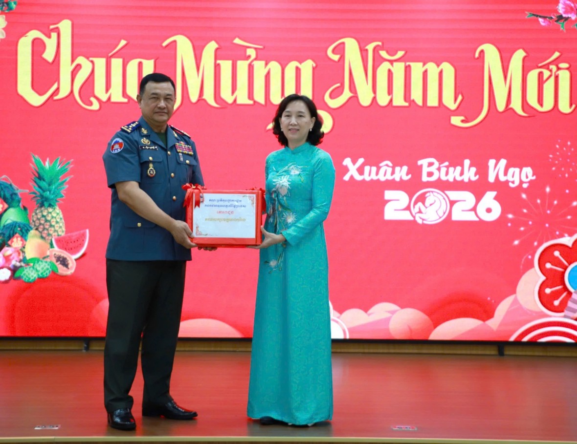 Đoàn đại biểu Bộ Tư lệnh Hiến binh Hoàng gia Campuchia thăm và chúc tết tỉnh An Giang