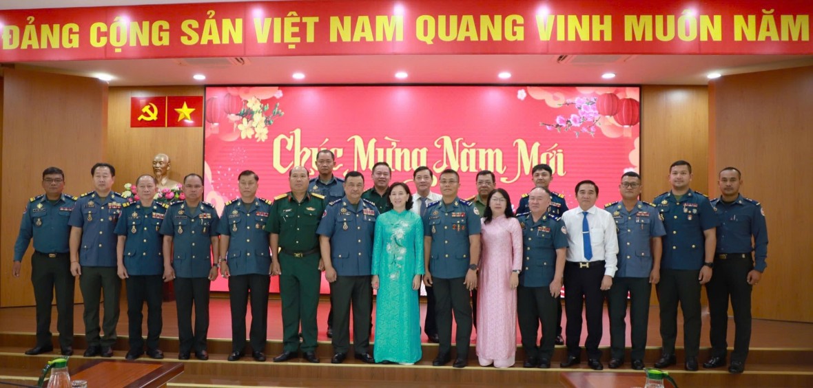 Đoàn đại biểu Bộ Tư lệnh Hiến binh Hoàng gia Campuchia thăm và chúc tết tỉnh An Giang