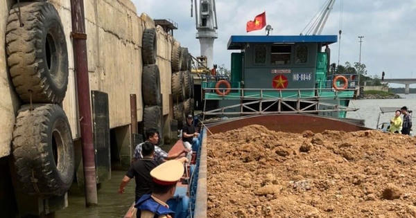 Phát hiện tàu thủy vận chuyển 700 m³ đất không rõ nguồn gốc
