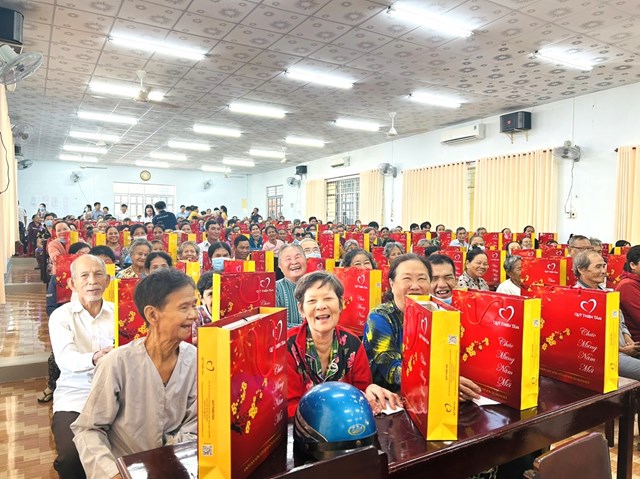 Quỹ Thiện Tâm đón nhận huân Huân chương Lao động hạng Nhất của Chủ tịch nước - Ảnh 2 Quỹ Thiện Tâm đón nhận huân Huân chương Lao động hạng Nhất của Chủ tịch nước - Ảnh 2