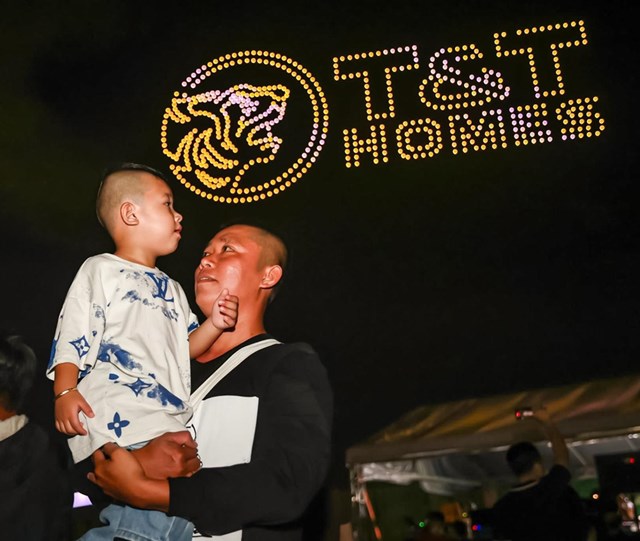 Chiêm ngưỡng 1.000 drone tỏa sáng trên bầu trời đêm Thành phố Thiên niên kỷ T&T City Millennia - Ảnh 9 Chiêm ngưỡng 1.000 drone tỏa sáng trên bầu trời đêm Thành phố Thiên niên kỷ T&T City Millennia - Ảnh 9