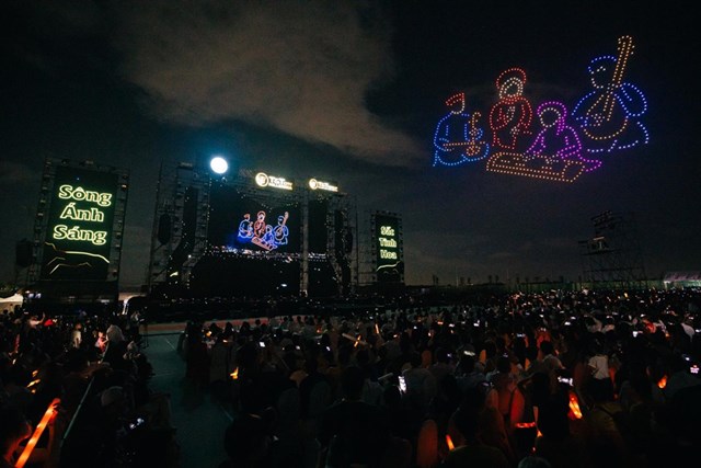 Chiêm ngưỡng 1.000 drone tỏa sáng trên bầu trời đêm Thành phố Thiên niên kỷ T&T City Millennia - Ảnh 3 Chiêm ngưỡng 1.000 drone tỏa sáng trên bầu trời đêm Thành phố Thiên niên kỷ T&T City Millennia - Ảnh 3