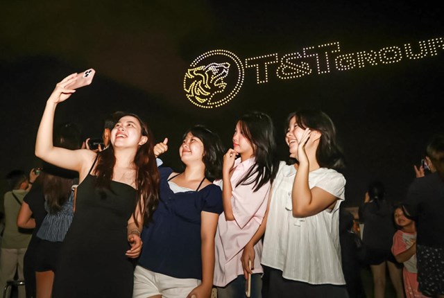 Chiêm ngưỡng 1.000 drone tỏa sáng trên bầu trời đêm Thành phố Thiên niên kỷ T&T City Millennia - Ảnh 8 Chiêm ngưỡng 1.000 drone tỏa sáng trên bầu trời đêm Thành phố Thiên niên kỷ T&T City Millennia - Ảnh 8