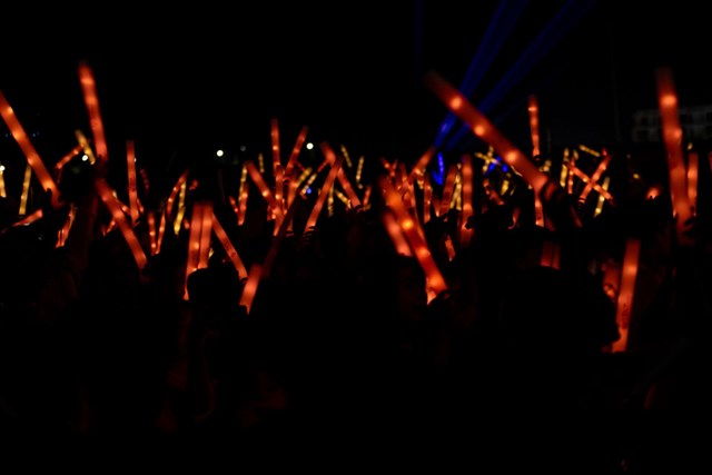 Hàng chục nghìn khán giả bùng nổ trong đêm đại nhạc hội TP Thiên niên kỷ T&T City Millennia - Ảnh 8 Hàng chục nghìn khán giả bùng nổ trong đêm đại nhạc hội TP Thiên niên kỷ T&T City Millennia - Ảnh 8