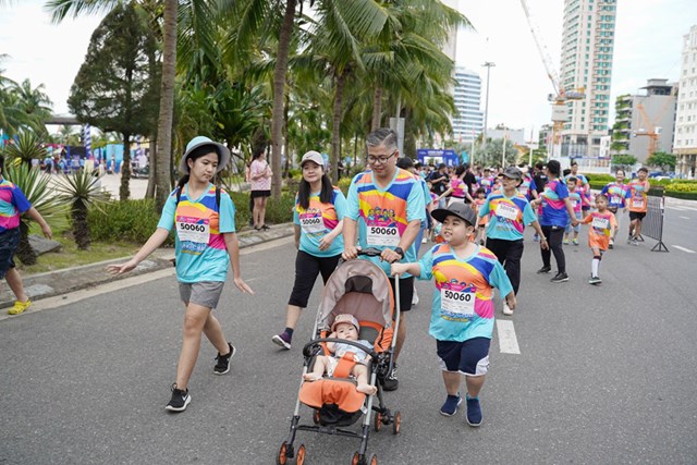 Long Ch&acirc;u đồng h&agrave;nh chăm s&oacute;c từng gia đ&igrave;nh, g&oacute;p phần x&acirc;y dựng x&atilde; hội bền vững v&agrave; đầy y&ecirc;u thương. &nbsp;