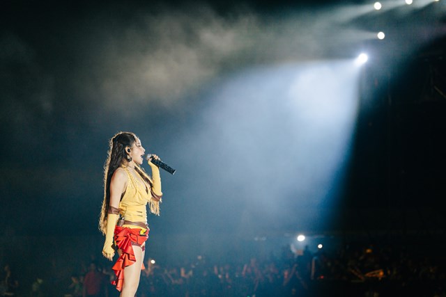 Hàng chục nghìn khán giả bùng nổ trong đêm đại nhạc hội TP Thiên niên kỷ T&T City Millennia - Ảnh 6 Hàng chục nghìn khán giả bùng nổ trong đêm đại nhạc hội TP Thiên niên kỷ T&T City Millennia - Ảnh 6