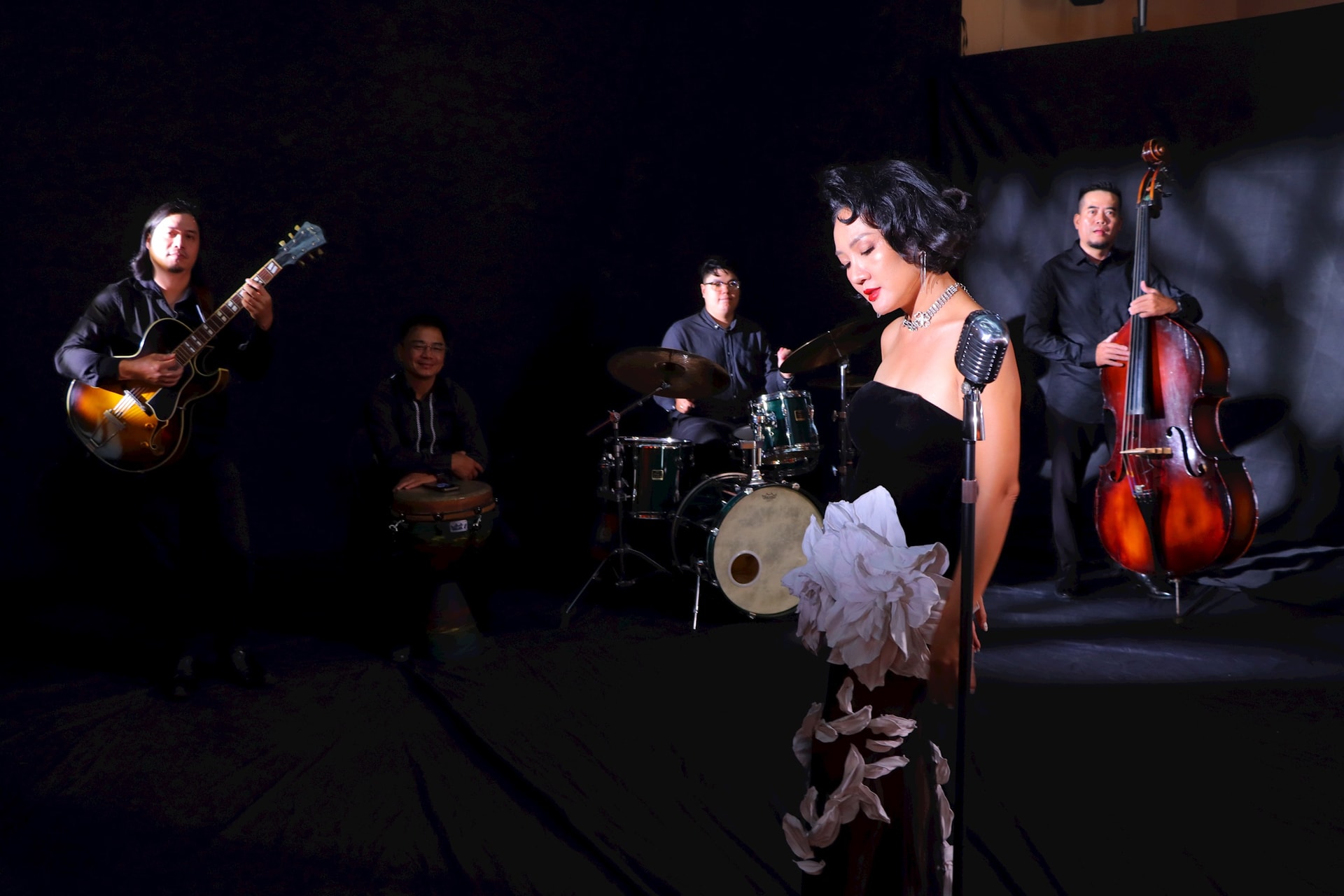 Ca sĩ Quỳnh Phạm ra mắt album Rồi như đá ngây ngô