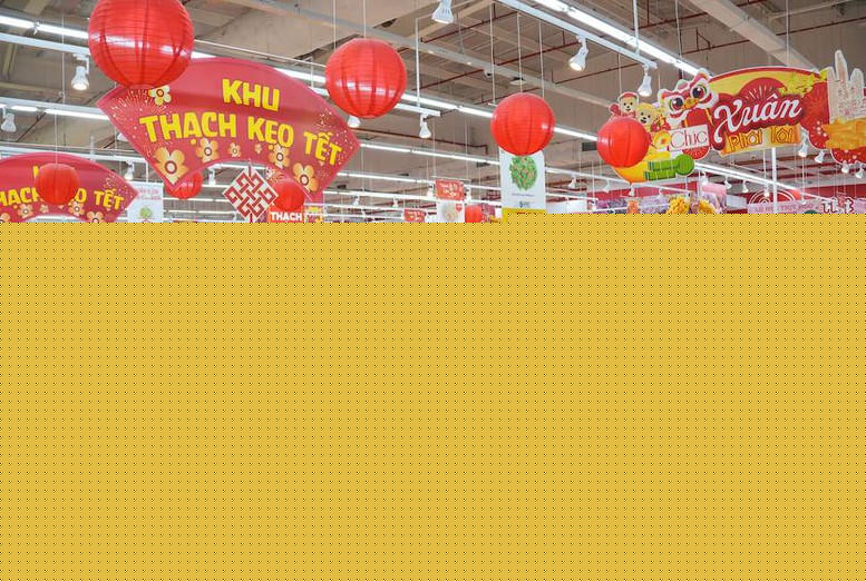 Người dân mua sắm Tết tại siêu thị Người dân mua sắm Tết tại siêu thị