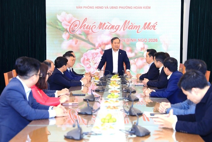 Chủ tịch Hà Nội Vũ Đại Thắng: Giải quyết thủ tục kịp thời, tận tâm phục vụ nhân dân ngay từ đầu xuân Giải quyết thủ tục kịp thời, tận tâm phục vụ nhân dân ngay từ đầu xuân tại Hà Nội