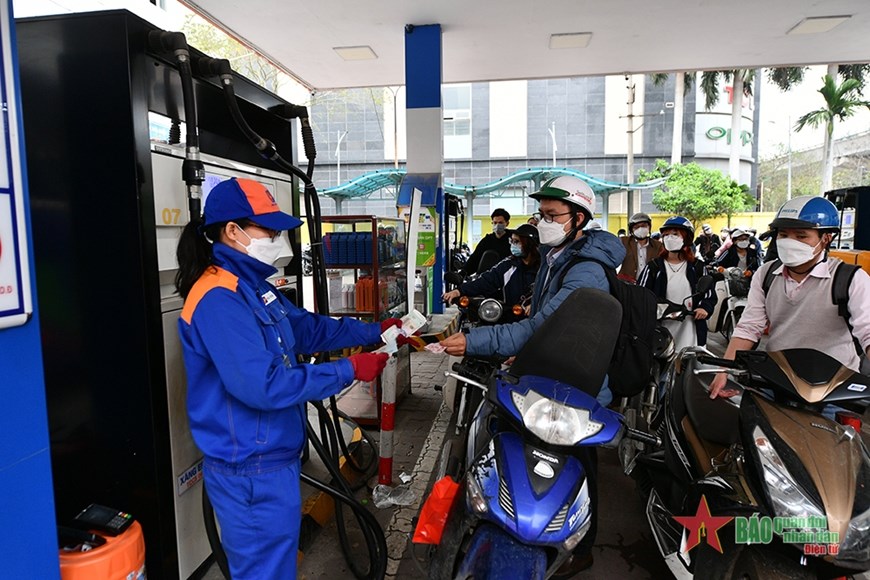 Ngày đầu đi làm sau nghỉ lễ 30-4, giá xăng liệu có tăng?