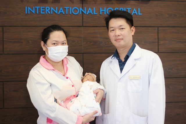 Gần 40 ngày nỗ lực hồi sinh sự sống bé trai sinh non chỉ nặng hơn 1kg tại Vinmec Phú Quốc - Ảnh 3 Gần 40 ngày nỗ lực hồi sinh sự sống bé trai sinh non chỉ nặng hơn 1kg tại Vinmec Phú Quốc - Ảnh 3