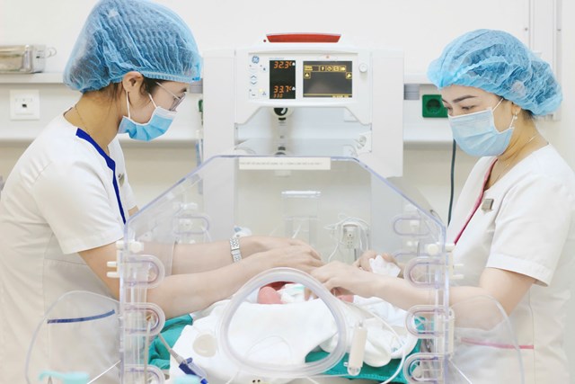 Gần 40 ngày nỗ lực hồi sinh sự sống bé trai sinh non chỉ nặng hơn 1kg tại Vinmec Phú Quốc - Ảnh 1 Gần 40 ngày nỗ lực hồi sinh sự sống bé trai sinh non chỉ nặng hơn 1kg tại Vinmec Phú Quốc - Ảnh 1