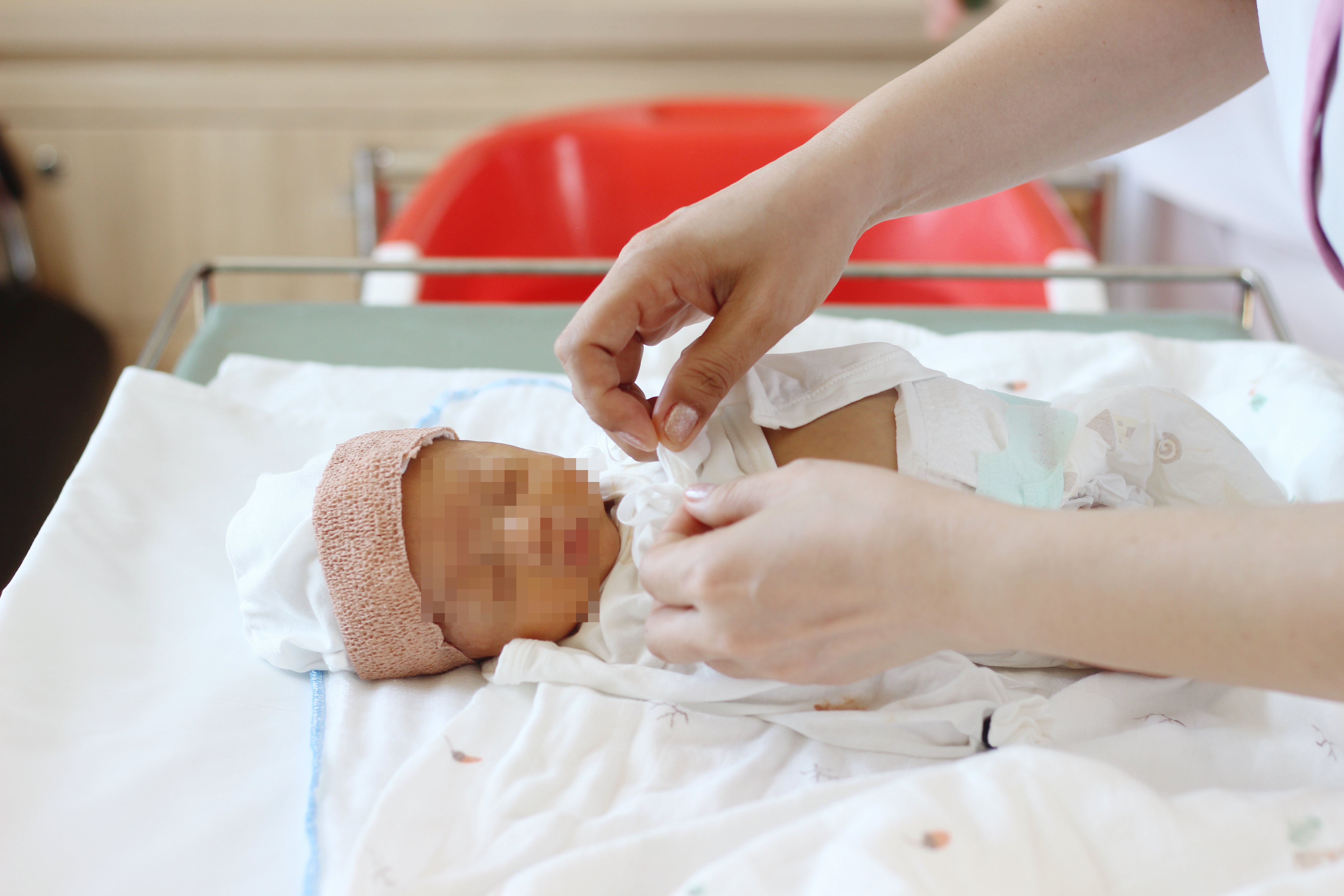 Gần 40 ngày nỗ lực hồi sinh sự sống bé trai sinh non chỉ nặng hơn 1kg tại Vinmec Phú Quốc - Ảnh 2 Gần 40 ngày nỗ lực hồi sinh sự sống bé trai sinh non chỉ nặng hơn 1kg tại Vinmec Phú Quốc - Ảnh 2