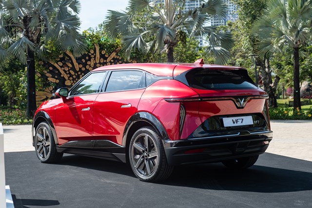 Chi tiết VinFast VF 7 Plus bản thương mại: Giá từ 999 triệu, đẹp như concept, nhiều công nghệ vượt phân khúc - Ảnh 18