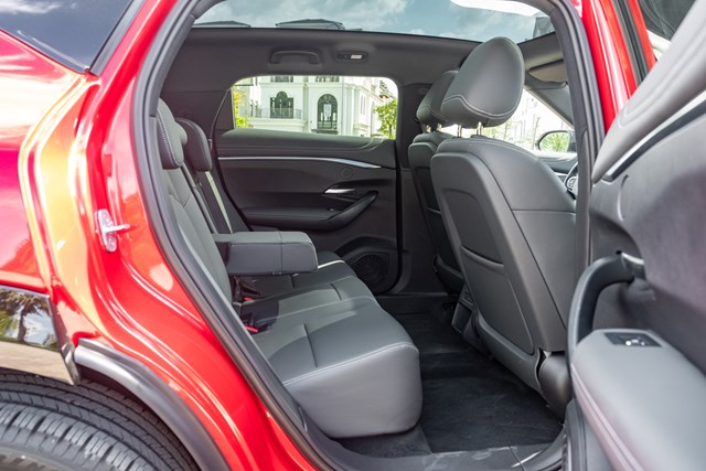 Chi tiết VinFast VF 7 Plus bản thương mại: Giá từ 999 triệu, đẹp như concept, nhiều công nghệ vượt phân khúc - Ảnh 10