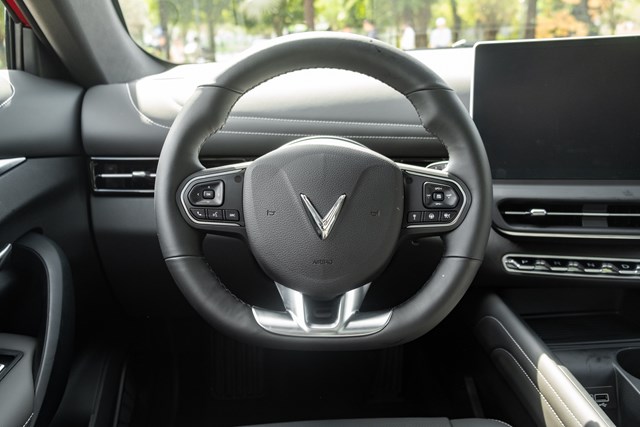 Chi tiết VinFast VF 7 Plus bản thương mại: Giá từ 999 triệu, đẹp như concept, nhiều công nghệ vượt phân khúc - Ảnh 24