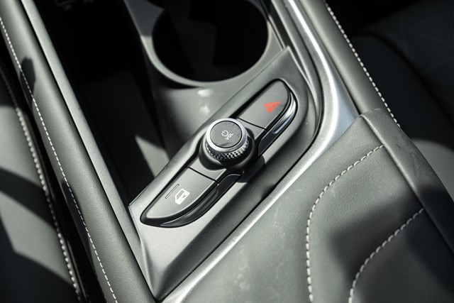 Chi tiết VinFast VF 7 Plus bản thương mại: Giá từ 999 triệu, đẹp như concept, nhiều công nghệ vượt phân khúc - Ảnh 27