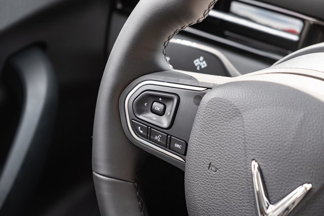 Chi tiết VinFast VF 7 Plus bản thương mại: Giá từ 999 triệu, đẹp như concept, nhiều công nghệ vượt phân khúc - Ảnh 26