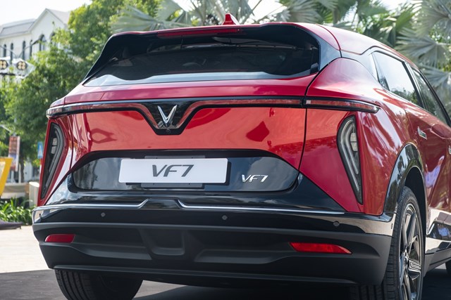 Chi tiết VinFast VF 7 Plus bản thương mại: Giá từ 999 triệu, đẹp như concept, nhiều công nghệ vượt phân khúc - Ảnh 19