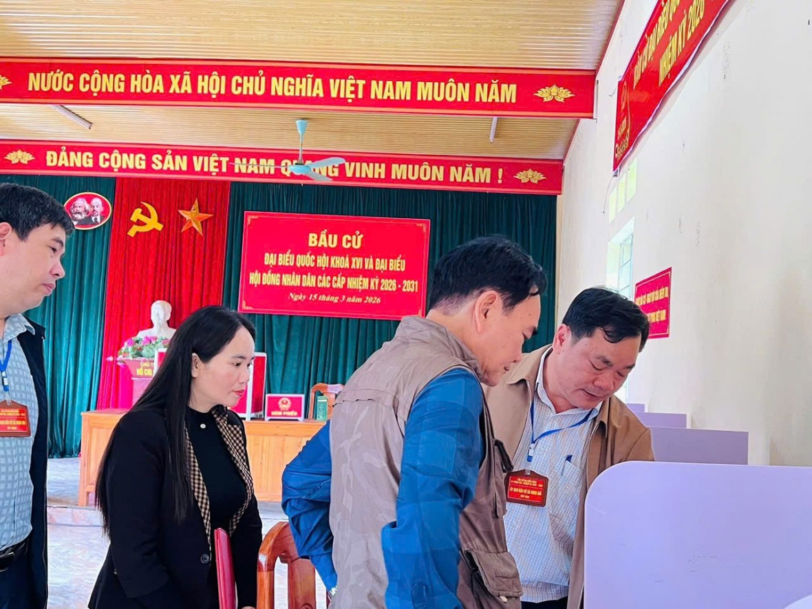 Phú Thọ: Chủ tịch UBND xã Minh Đài kiểm tra chuẩn bị bầu cử tại các khu dân cư