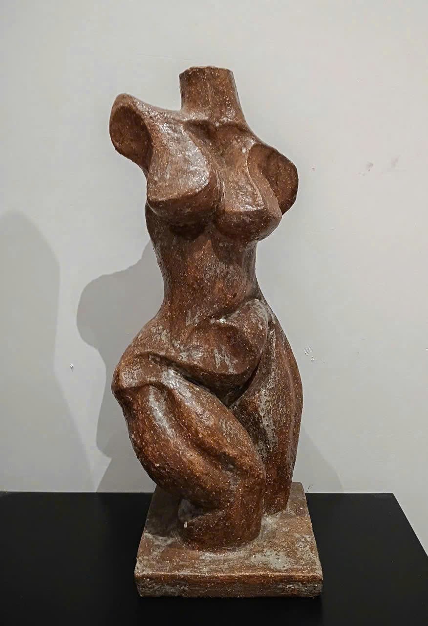 8. Cơ thể - Gốm; Tác giả: Nguyễn Quốc Hưng. 8. Cơ thể - Gốm; Tác giả: Nguyễn Quốc Hưng.